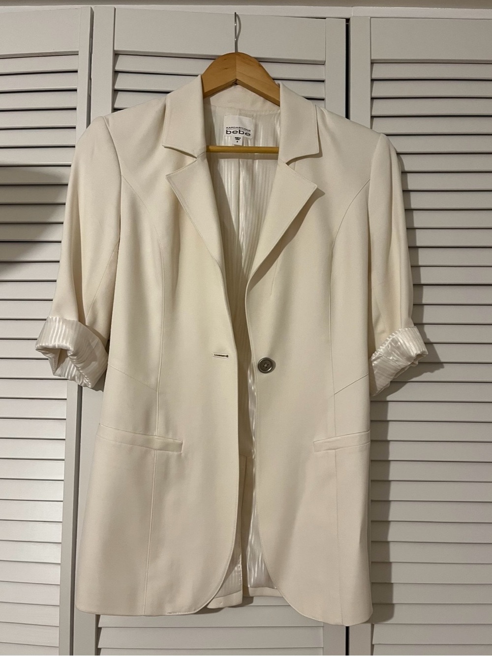 Rare BUTTERY Creme 100% SILK Bebe x Kardashians blazer - size 0 - retail: $348
